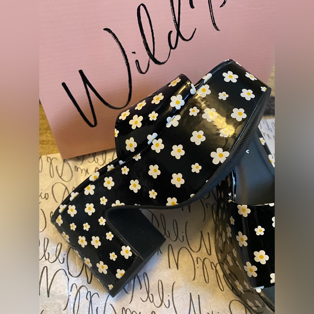 New Wild Pair Melborne Black Daisy Platform Slip-in Sandals - Picture 4 of 4